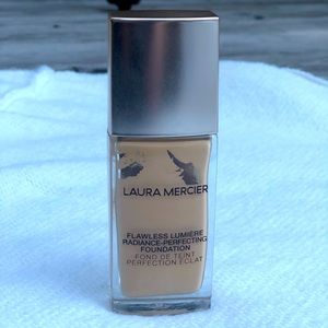 Laura Mercier Flawless Lumiere Foundation -Ivory